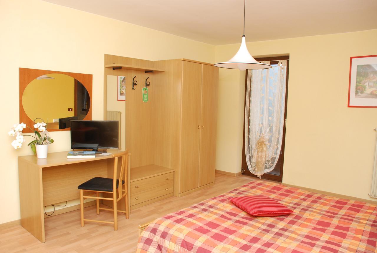Albergo Ginevra Roncone Kültér fotó