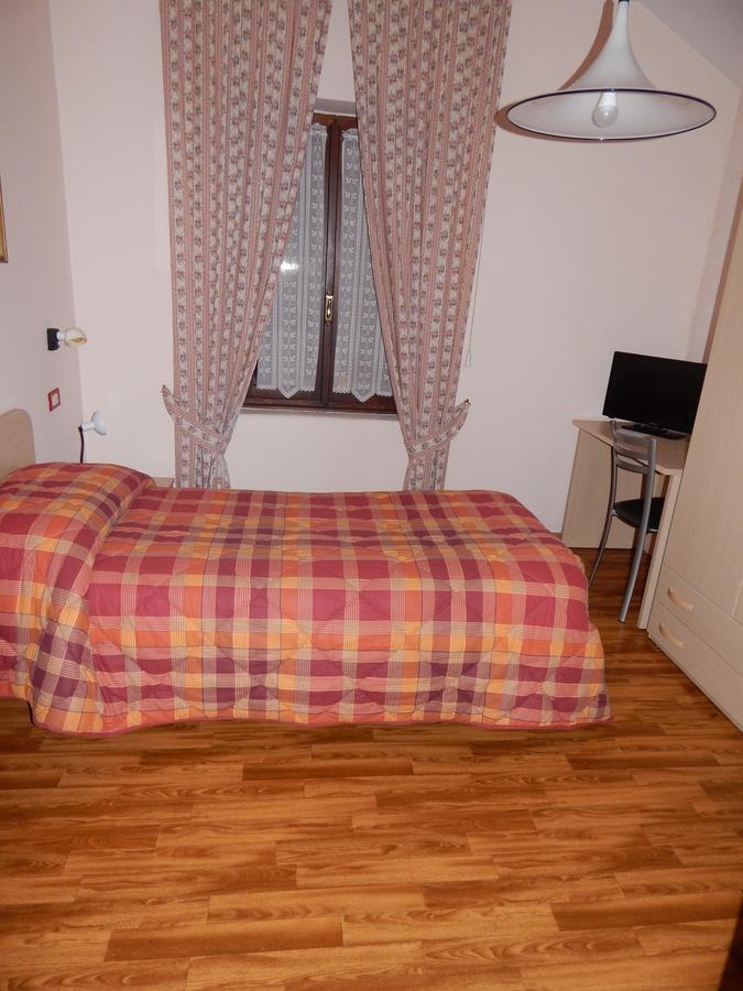 Albergo Ginevra Roncone Kültér fotó